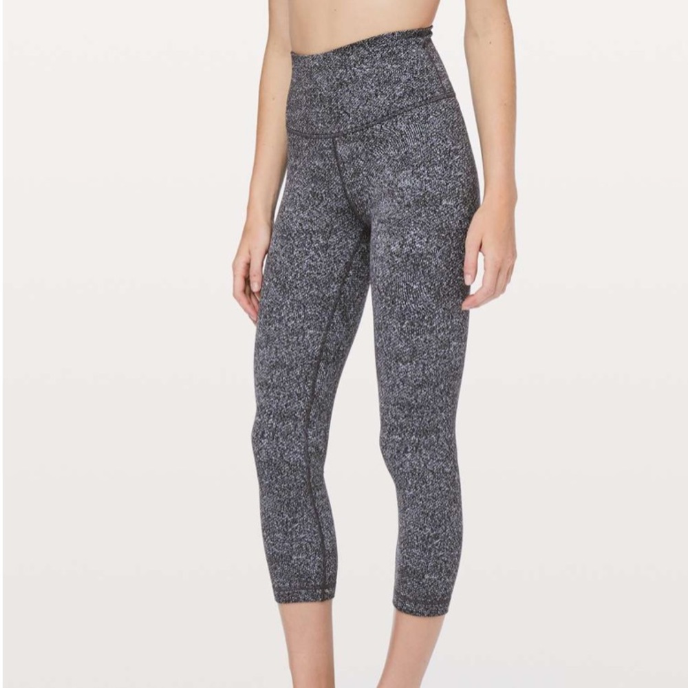 Lululemon Wunder Under Crop (Hi-Rise) *21"
Fusion Jacquard Black Violet Viola
